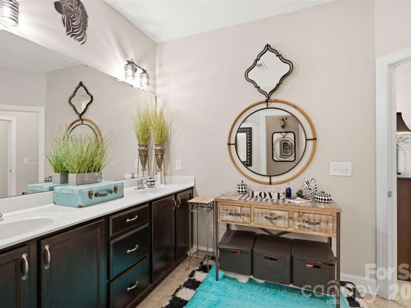 17004 Courtside Landing Drive, Cornelius, NC 28031.  MLS# CAR4415612, YatesRealty ID 45195. Primary Bathroom