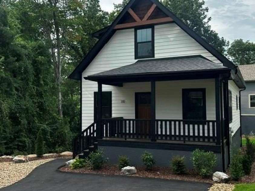 310 Ninth Street, Black Mountain, NC 28711.  MLS# CAR4415885, YatesRealty ID 45197. 