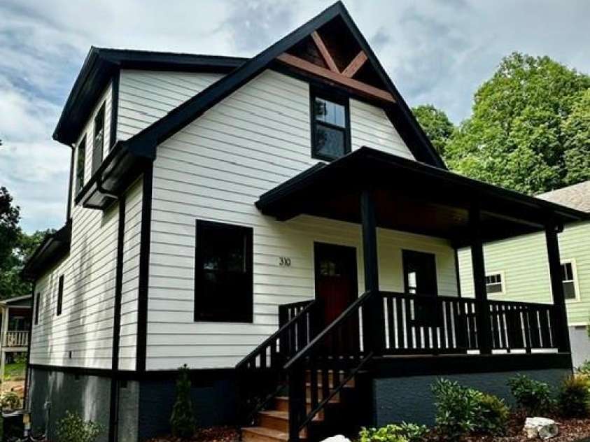 310 Ninth Street, Black Mountain, NC 28711.  MLS# CAR4415885, YatesRealty ID 45197. 