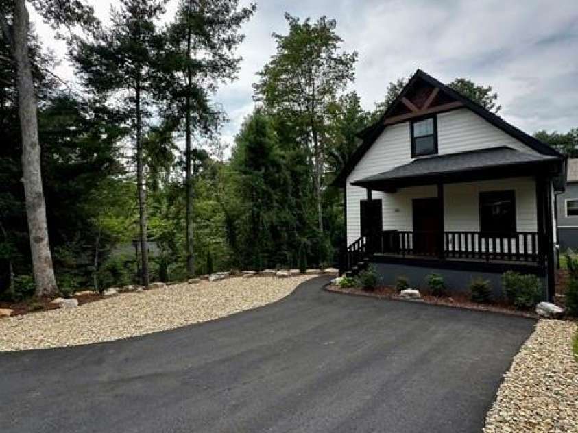 310 Ninth Street, Black Mountain, NC 28711.  MLS# CAR4415885, YatesRealty ID 45197. Driveway