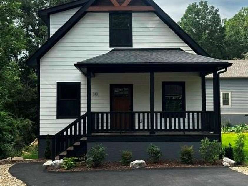 310 Ninth Street, Black Mountain, NC 28711.  MLS# CAR4415885, YatesRealty ID 45197. Front porch