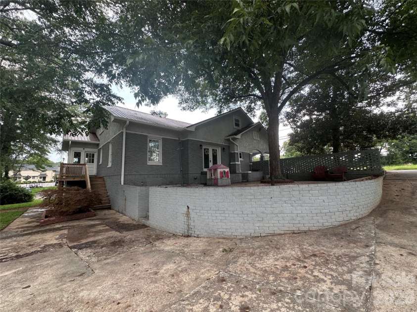 2709 Main Avenue, Newton, NC 28658.  MLS# CAR4415112, YatesRealty ID 45198. 