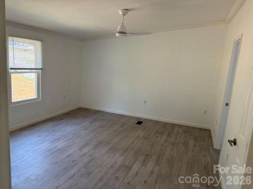 2659 Deertrack Drive, Connelly Springs, NC 28612.  MLS# CAR4379328, YatesRealty ID 452. PRIMARY BR WITH WALKIN CLOSET AND BATH ON RIGHT