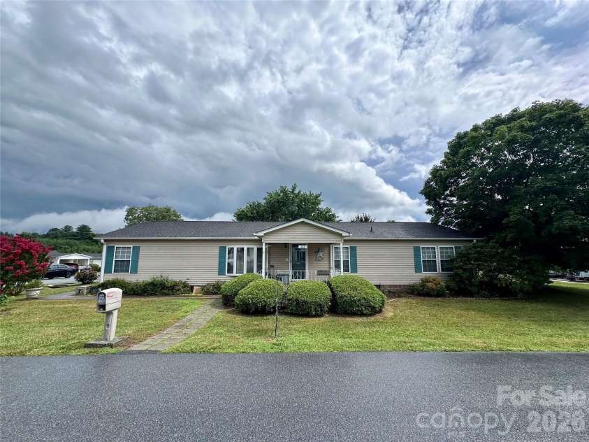 308 Riverwind Drive, Hendersonville, NC 28739.  MLS# CAR4349509, YatesRealty ID 4520. 