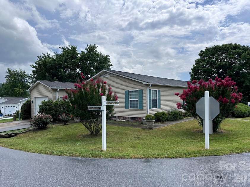 308 Riverwind Drive, Hendersonville, NC 28739.  MLS# CAR4349509, YatesRealty ID 4520. 
