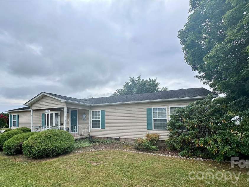308 Riverwind Drive, Hendersonville, NC 28739.  MLS# CAR4349509, YatesRealty ID 4520. 