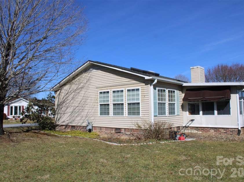 308 Riverwind Drive, Hendersonville, NC 28739.  MLS# CAR4349509, YatesRealty ID 4520. 