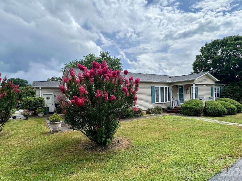 308 Riverwind Drive, Hendersonville, NC 28739.  MLS# CAR4349509, YatesRealty ID 4520. 
