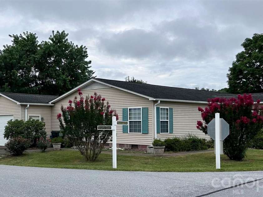 308 Riverwind Drive, Hendersonville, NC 28739.  MLS# CAR4349509, YatesRealty ID 4520. 