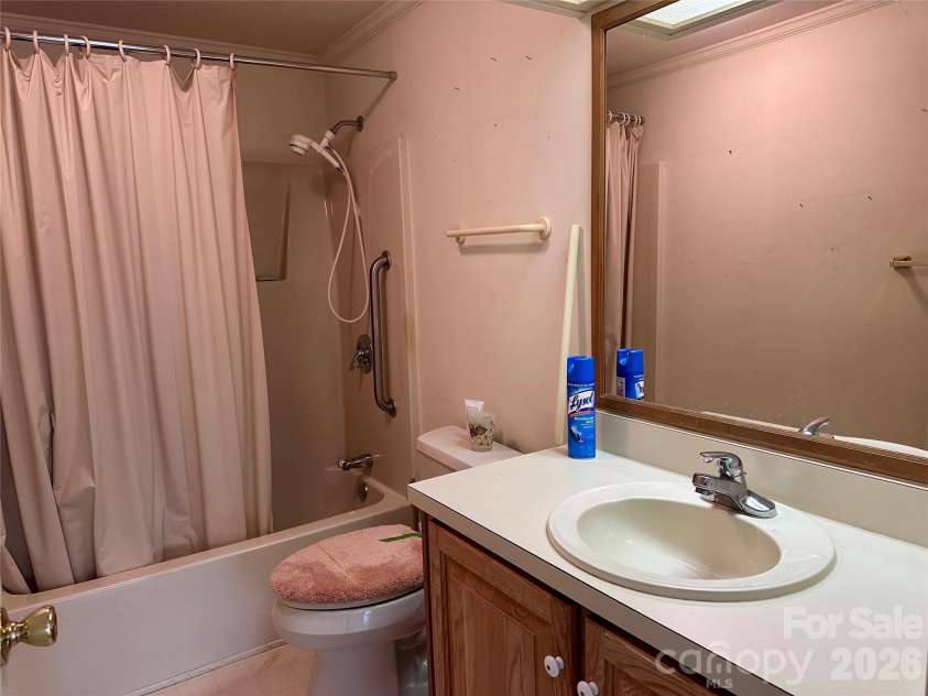 308 Riverwind Drive, Hendersonville, NC 28739.  MLS# CAR4349509, YatesRealty ID 4520. Hallway Bathroom