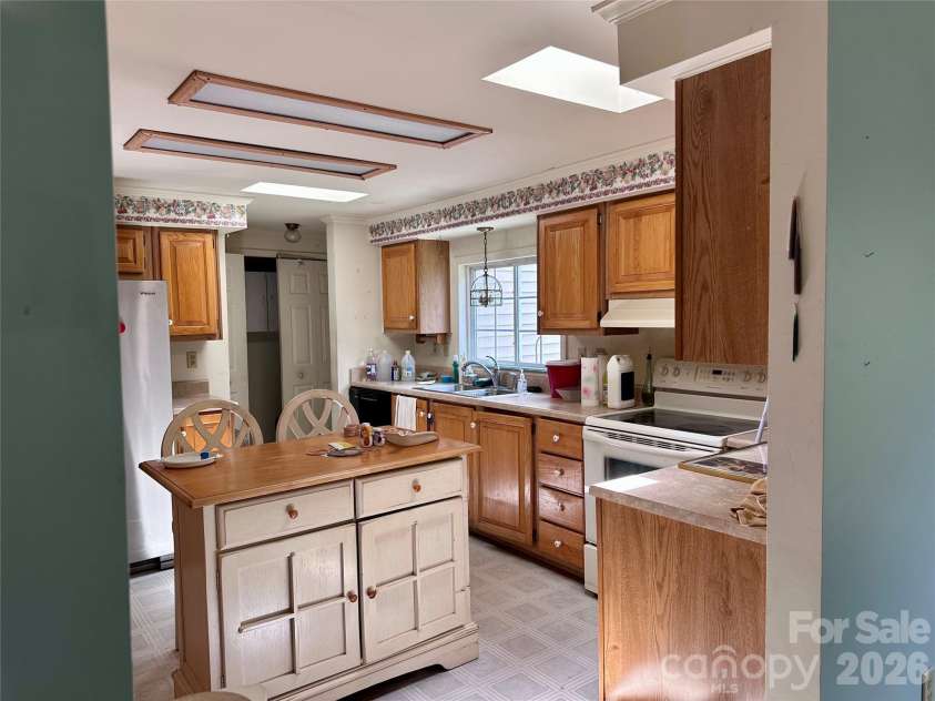308 Riverwind Drive, Hendersonville, NC 28739.  MLS# CAR4349509, YatesRealty ID 4520. Kitchen