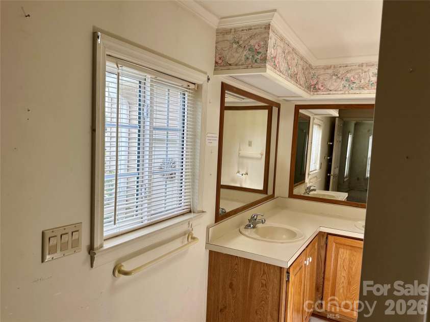 308 Riverwind Drive, Hendersonville, NC 28739.  MLS# CAR4349509, YatesRealty ID 4520. Primary Bathroom