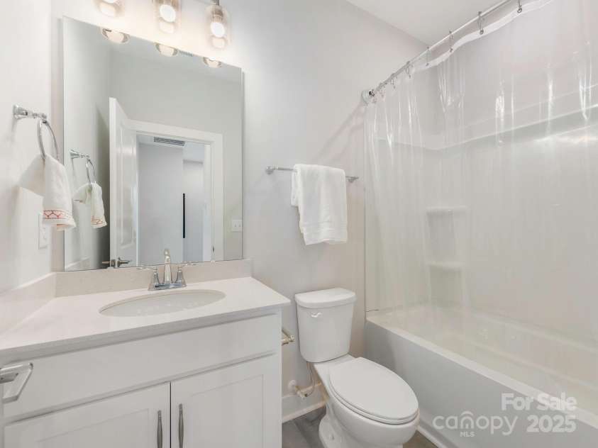 4141 Polluck Way, Charlotte, NC 28209.  MLS# CAR4242673, YatesRealty ID 4520. Full Bath 2