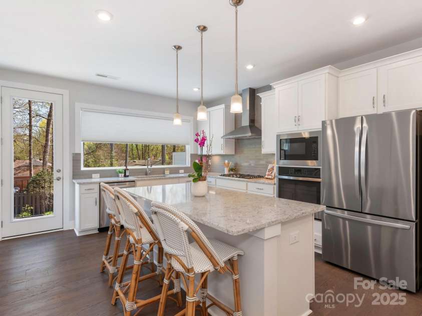 4141 Polluck Way, Charlotte, NC 28209.  MLS# CAR4242673, YatesRealty ID 4520. Kitchen