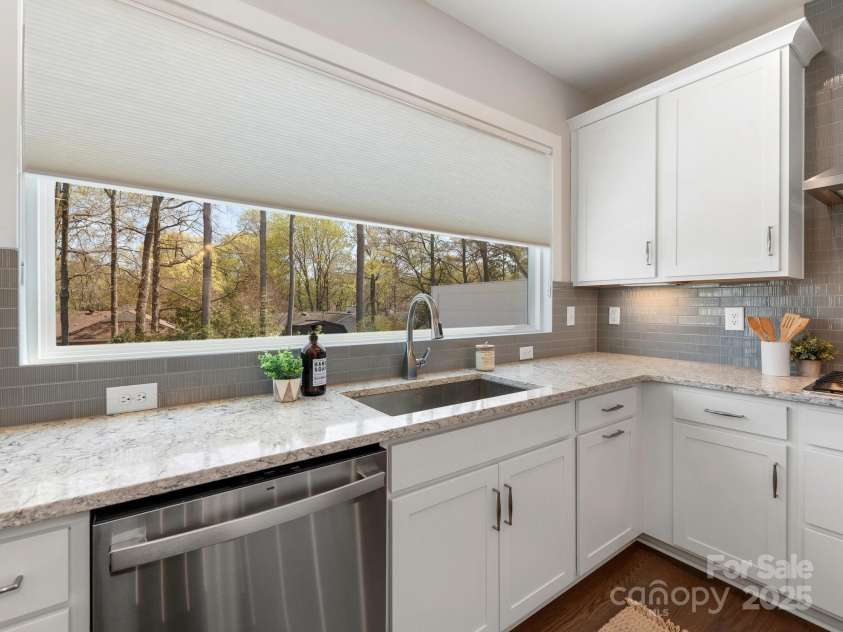4141 Polluck Way, Charlotte, NC 28209.  MLS# CAR4242673, YatesRealty ID 4520. Kitchen