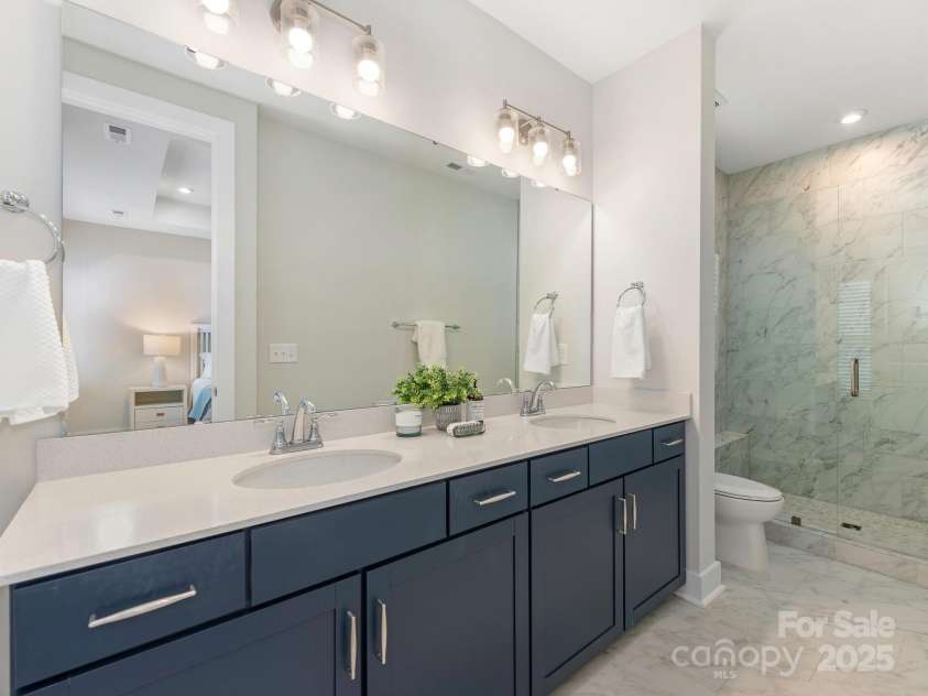 4141 Polluck Way, Charlotte, NC 28209.  MLS# CAR4242673, YatesRealty ID 4520. Primary Bathroom