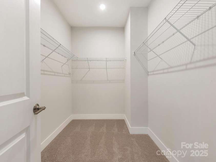4141 Polluck Way, Charlotte, NC 28209.  MLS# CAR4242673, YatesRealty ID 4520. Primary Walk-In Closet