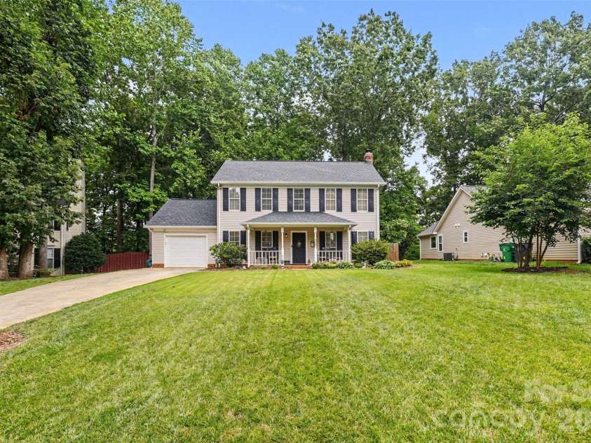 4228 Huntmeadow Drive, Charlotte, NC 28269.  MLS# CAR4409446, YatesRealty ID 45202. 