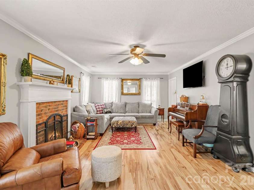 4228 Huntmeadow Drive, Charlotte, NC 28269.  MLS# CAR4409446, YatesRealty ID 45202. 