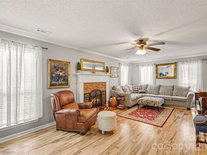 4228 Huntmeadow Drive, Charlotte, NC 28269.  MLS# CAR4409446, YatesRealty ID 45202. 
