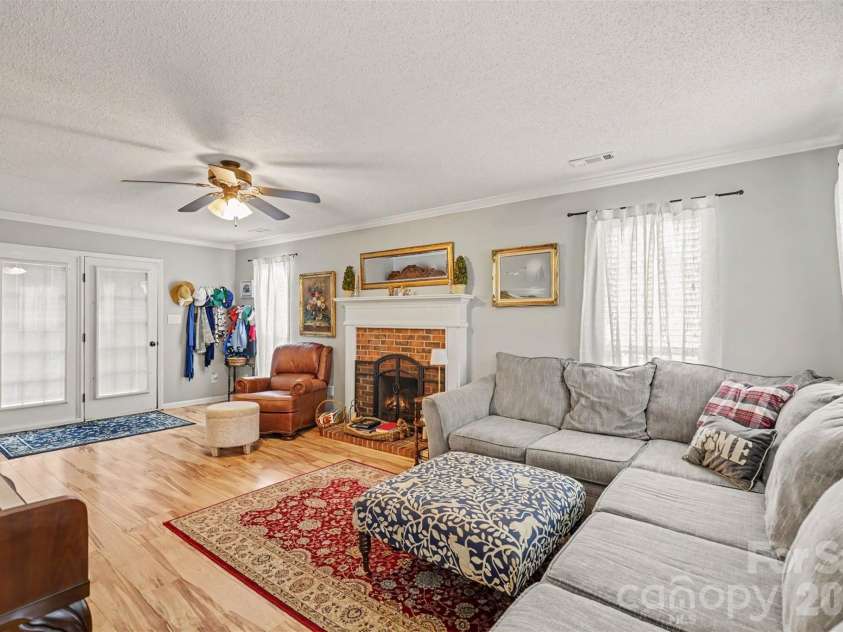 4228 Huntmeadow Drive, Charlotte, NC 28269.  MLS# CAR4409446, YatesRealty ID 45202. 