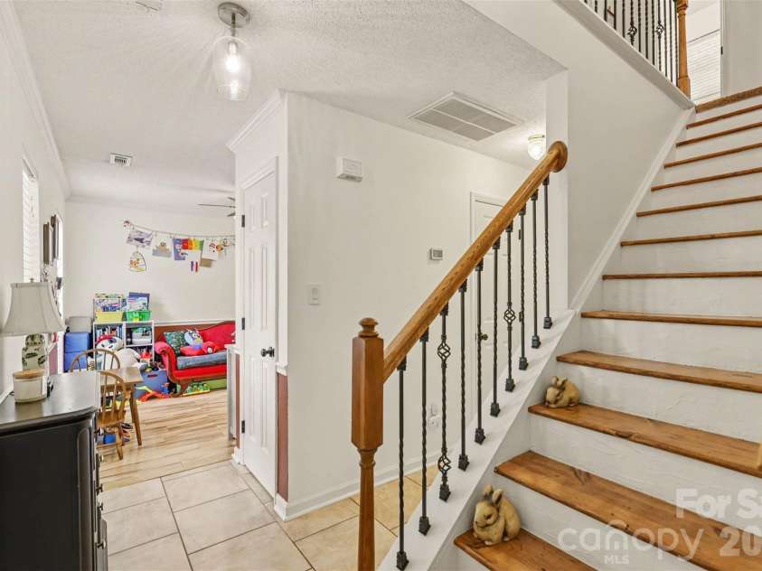 4228 Huntmeadow Drive, Charlotte, NC 28269.  MLS# CAR4409446, YatesRealty ID 45202. 