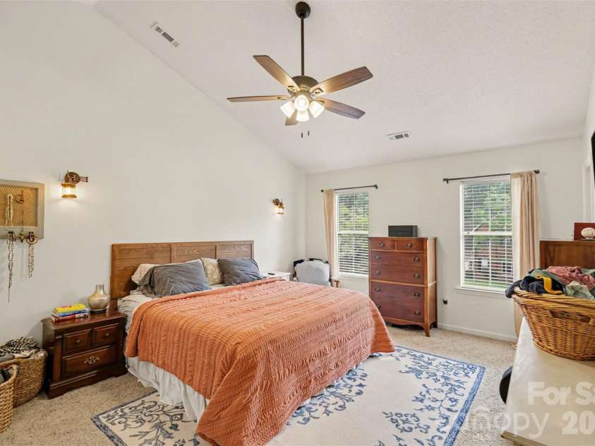 4228 Huntmeadow Drive, Charlotte, NC 28269.  MLS# CAR4409446, YatesRealty ID 45202. 