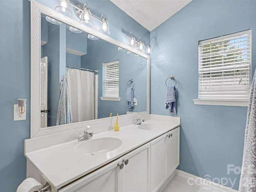 4228 Huntmeadow Drive, Charlotte, NC 28269.  MLS# CAR4409446, YatesRealty ID 45202. 