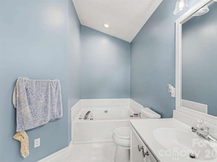 4228 Huntmeadow Drive, Charlotte, NC 28269.  MLS# CAR4409446, YatesRealty ID 45202. 