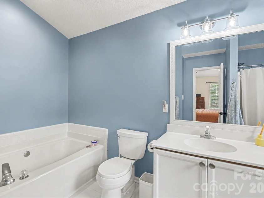 4228 Huntmeadow Drive, Charlotte, NC 28269.  MLS# CAR4409446, YatesRealty ID 45202. 