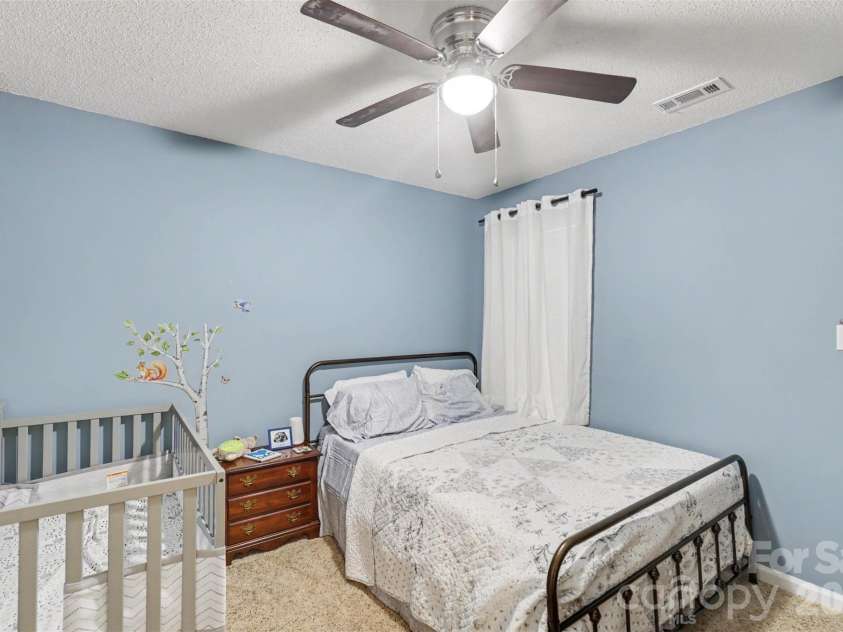 4228 Huntmeadow Drive, Charlotte, NC 28269.  MLS# CAR4409446, YatesRealty ID 45202. 
