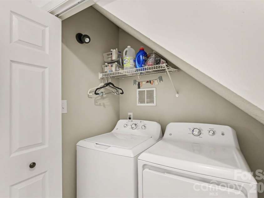 4228 Huntmeadow Drive, Charlotte, NC 28269.  MLS# CAR4409446, YatesRealty ID 45202. 