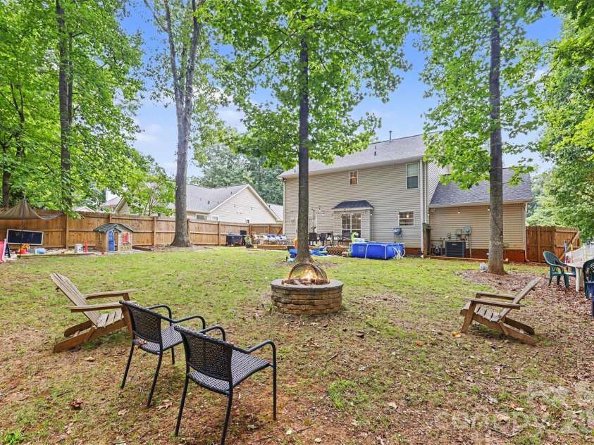 4228 Huntmeadow Drive, Charlotte, NC 28269.  MLS# CAR4409446, YatesRealty ID 45202. 