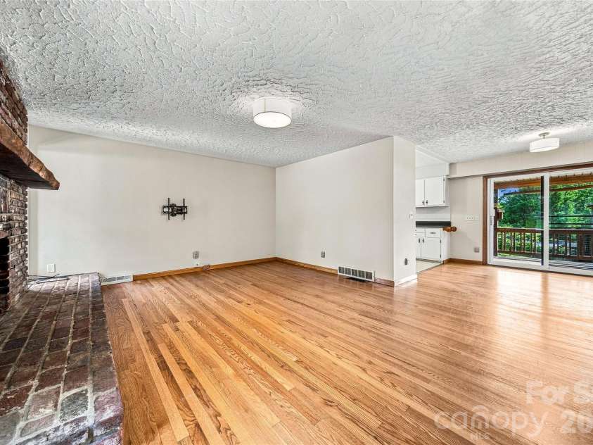 708 Loop Road, Hendersonville, NC 28792.  MLS# CAR4415625, YatesRealty ID 45204. 