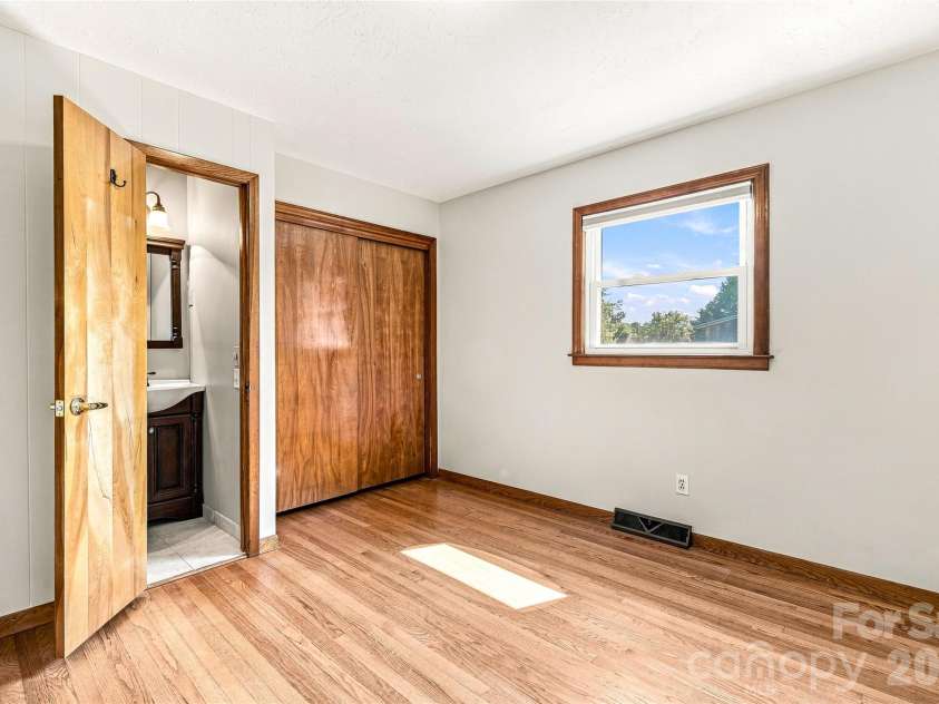 708 Loop Road, Hendersonville, NC 28792.  MLS# CAR4415625, YatesRealty ID 45204. 