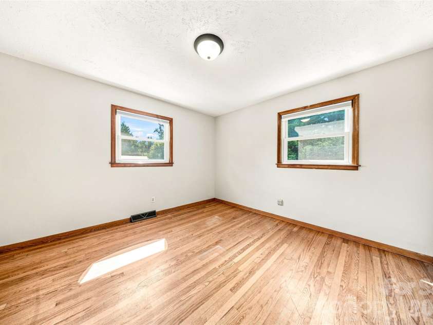 708 Loop Road, Hendersonville, NC 28792.  MLS# CAR4415625, YatesRealty ID 45204. 