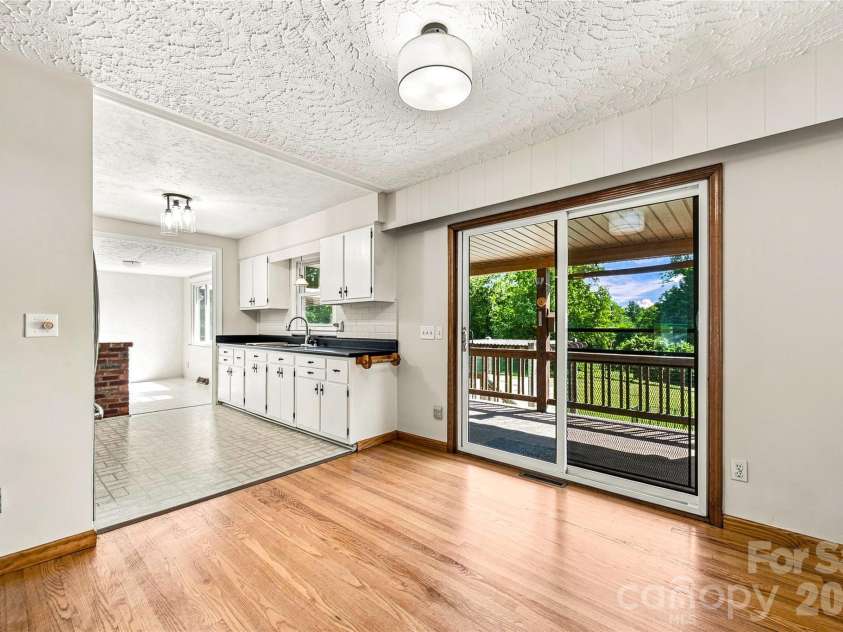 708 Loop Road, Hendersonville, NC 28792.  MLS# CAR4415625, YatesRealty ID 45204. 