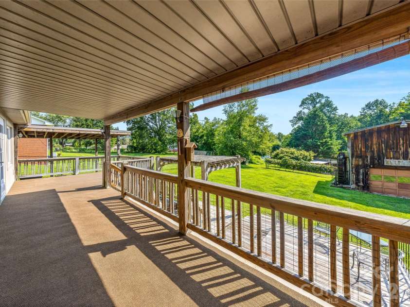 708 Loop Road, Hendersonville, NC 28792.  MLS# CAR4415625, YatesRealty ID 45204. 