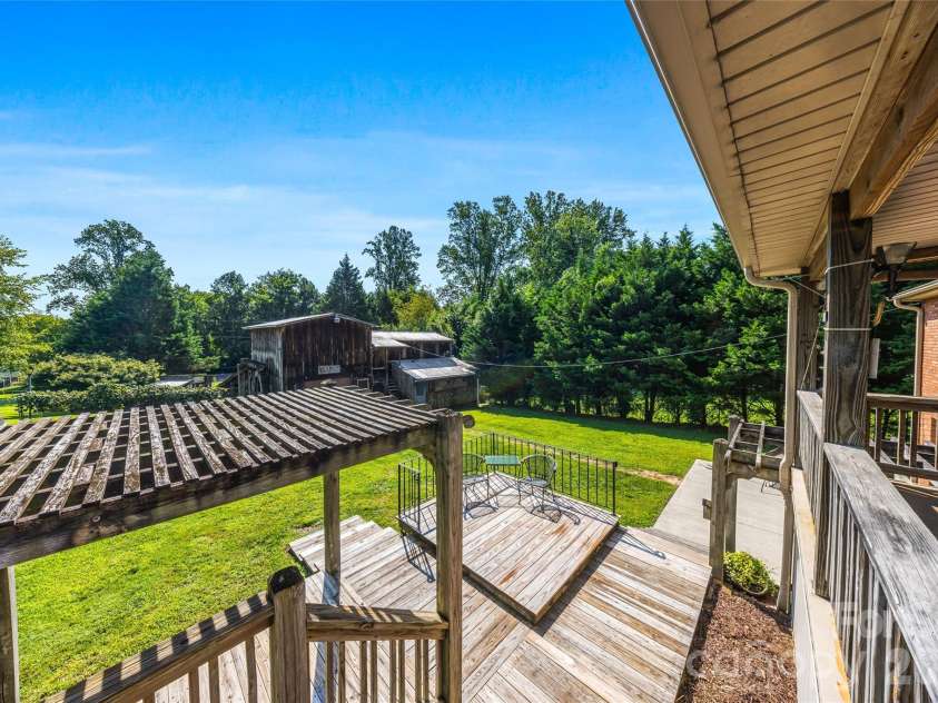 708 Loop Road, Hendersonville, NC 28792.  MLS# CAR4415625, YatesRealty ID 45204. 