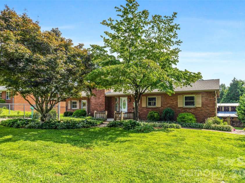 708 Loop Road, Hendersonville, NC 28792.  MLS# CAR4415625, YatesRealty ID 45204. 