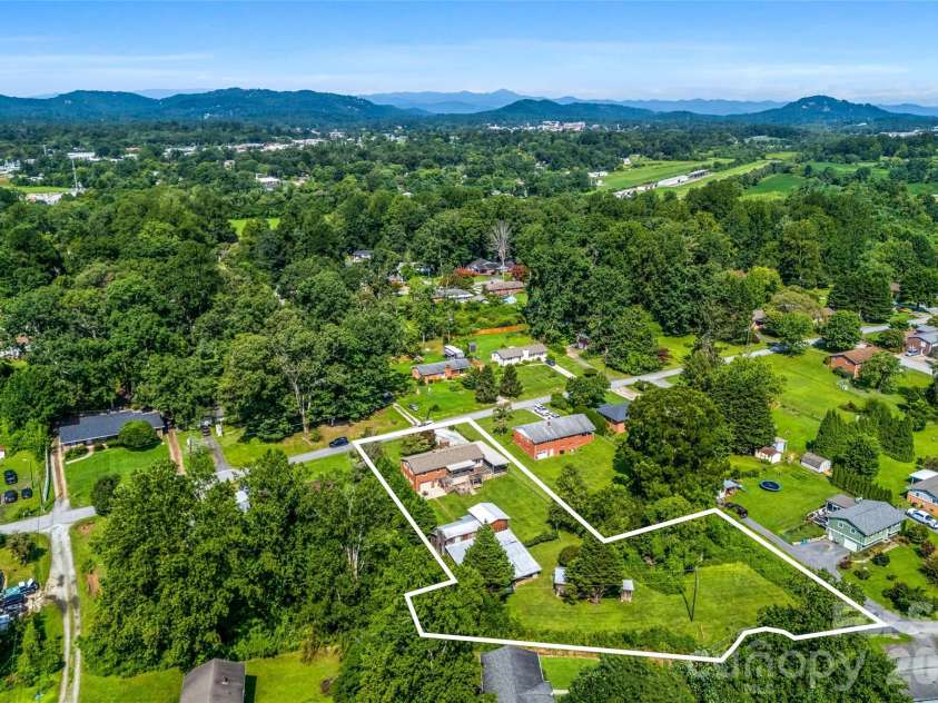 708 Loop Road, Hendersonville, NC 28792.  MLS# CAR4415625, YatesRealty ID 45204. 