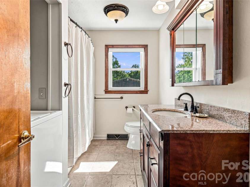 708 Loop Road, Hendersonville, NC 28792.  MLS# CAR4415625, YatesRealty ID 45204. Full bathroom