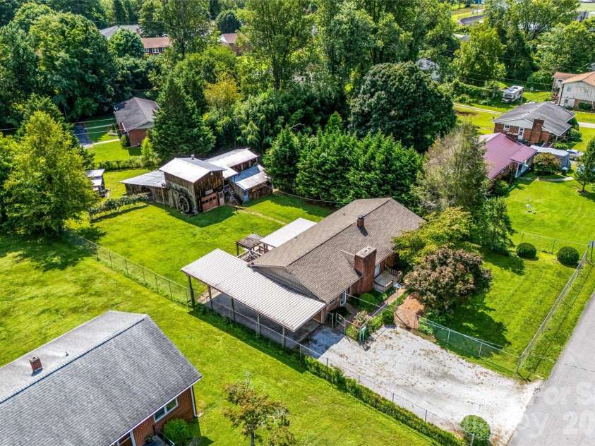 708 Loop Road, Hendersonville, NC 28792.  MLS# CAR4415625, YatesRealty ID 45204. Fully fenced property