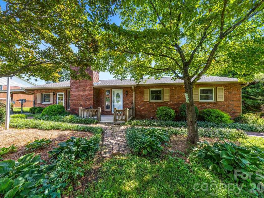 708 Loop Road, Hendersonville, NC 28792.  MLS# CAR4415625, YatesRealty ID 45204. Welcome home!