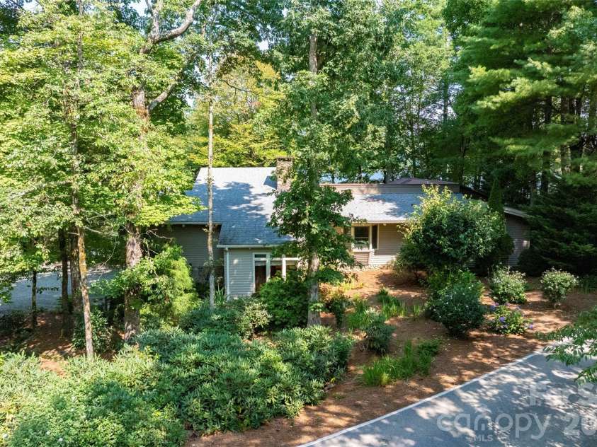 73 Lake Point Drive, Lake Toxaway, NC 28747.  MLS# CAR4416031, YatesRealty ID 45205. 