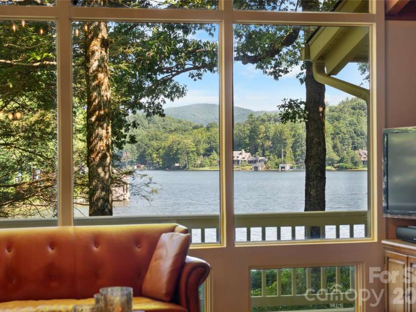 73 Lake Point Drive, Lake Toxaway, NC 28747.  MLS# CAR4416031, YatesRealty ID 45205. 