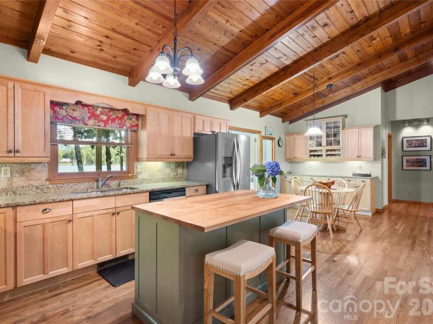 73 Lake Point Drive, Lake Toxaway, NC 28747.  MLS# CAR4416031, YatesRealty ID 45205. 