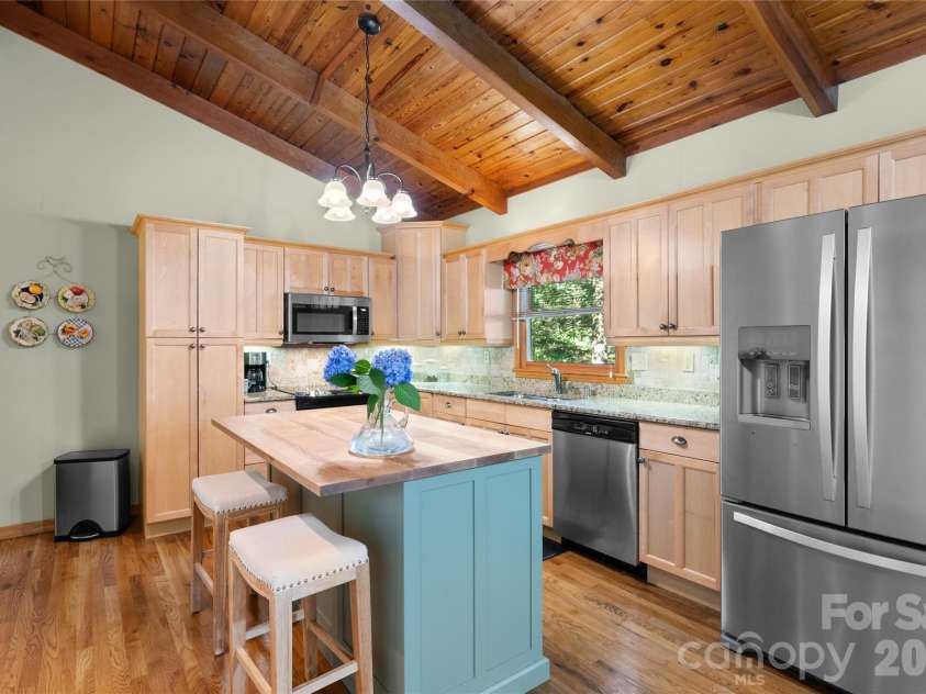 73 Lake Point Drive, Lake Toxaway, NC 28747.  MLS# CAR4416031, YatesRealty ID 45205. 