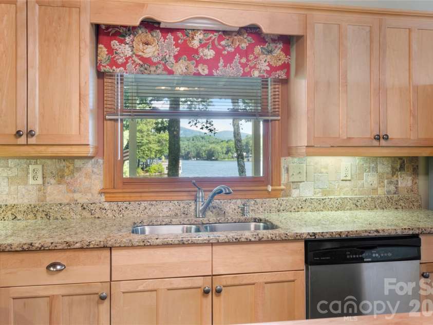 73 Lake Point Drive, Lake Toxaway, NC 28747.  MLS# CAR4416031, YatesRealty ID 45205. 