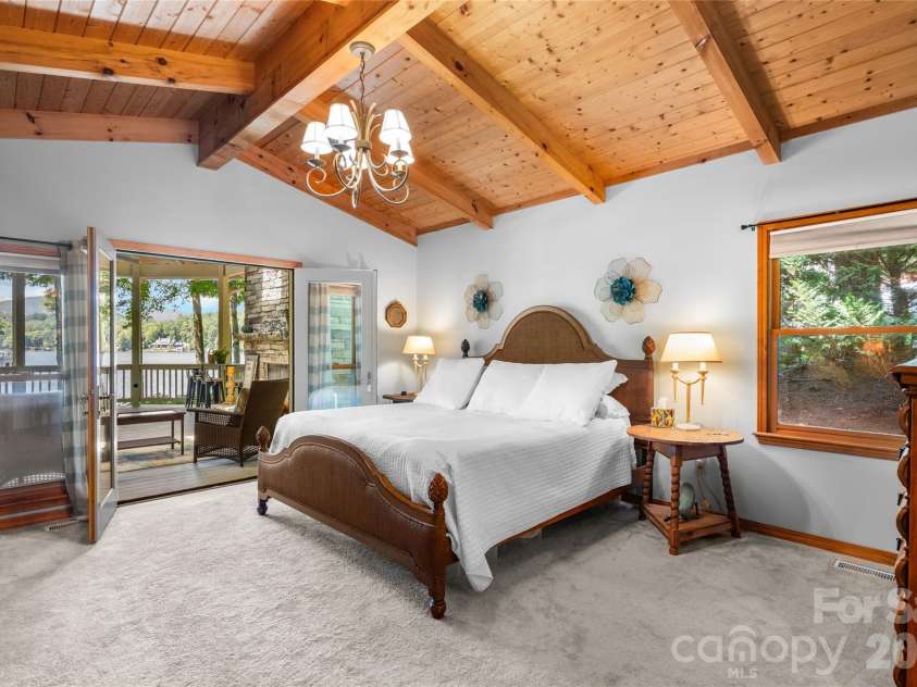 73 Lake Point Drive, Lake Toxaway, NC 28747.  MLS# CAR4416031, YatesRealty ID 45205. 